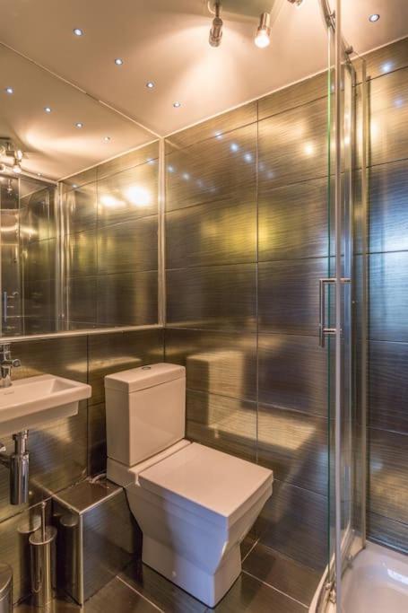 Prime Centre - 4 Bed Penthouse Appartement *