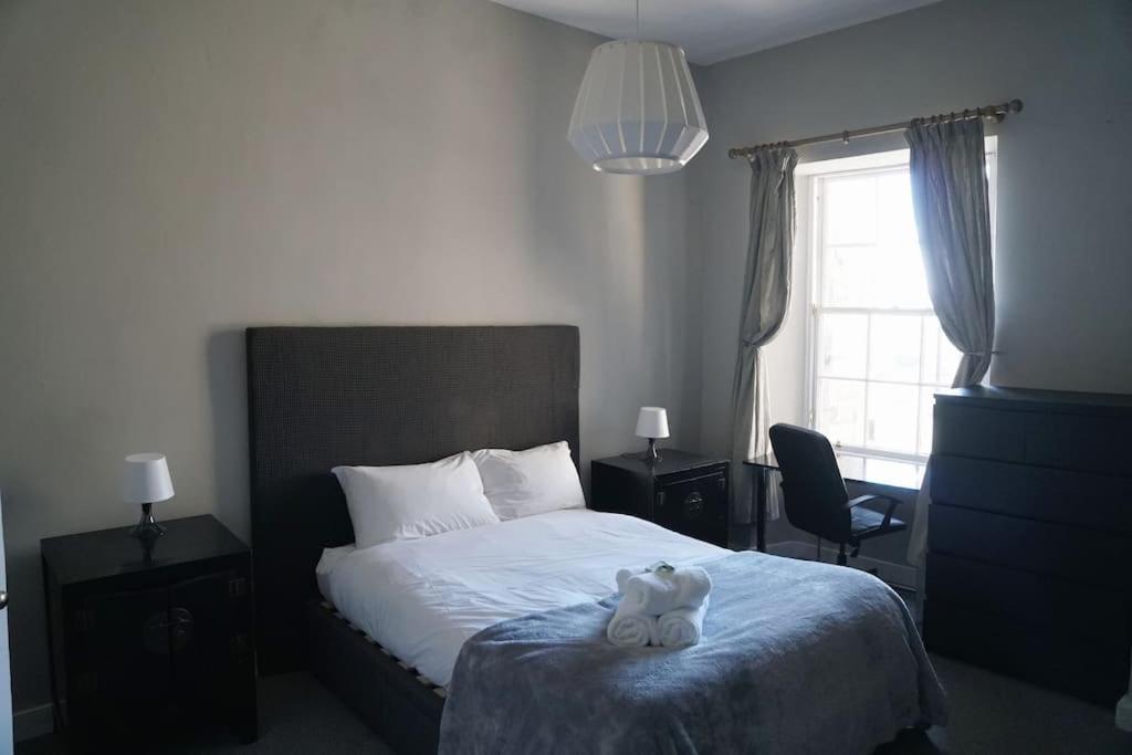 Prime Centre - 4 Bed Penthouse Appartement *